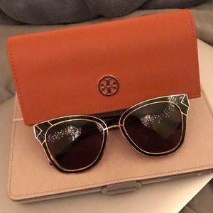 Tory Burch sunglasses style: TY6061